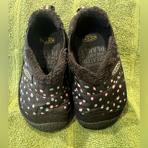 KEEN Size 5 (infant/toddler) Howser SLIP ON.